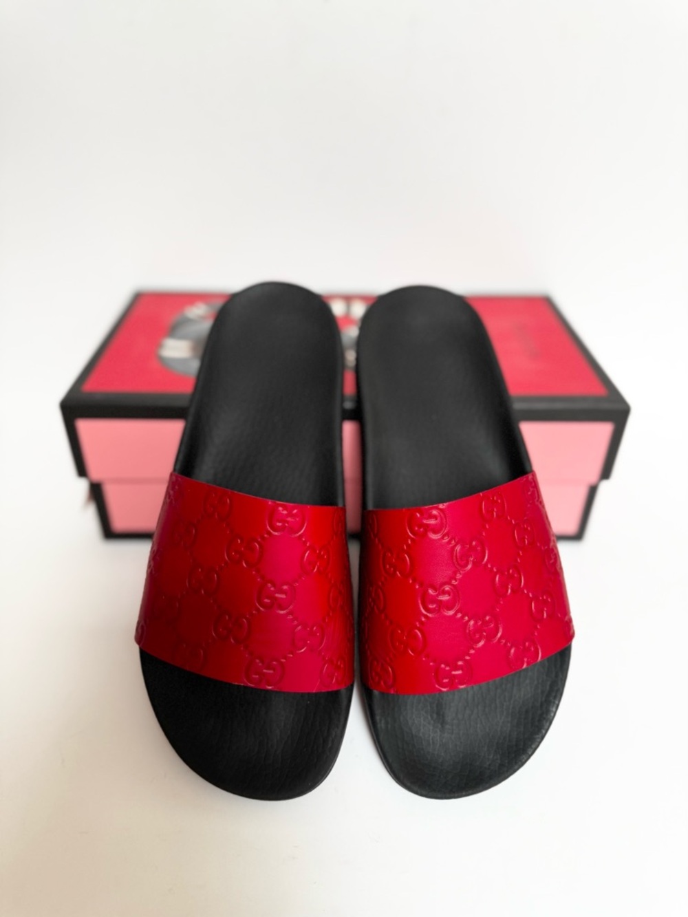Gucci Women’s Signature Hibiscus Red Embossed Leather Slide Sandals Size 39 - Picture 4 of 11